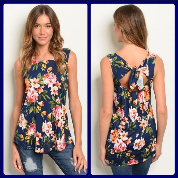 💕NEW!💕Floral Top - Picture 1 of 5